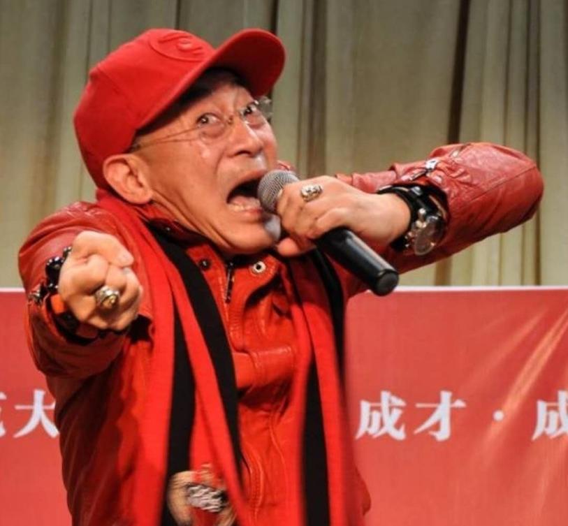 六小龄童避评周星驰,周星驰如何回应六小龄童