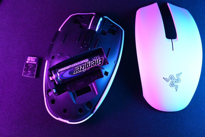 颜值高、还能打、抓着还舒服-雷蛇八岐大蛇V2游戏鼠标