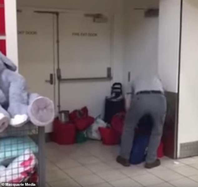 澳大利亚华人在超市抢奶粉,澳洲代购抢奶粉事件