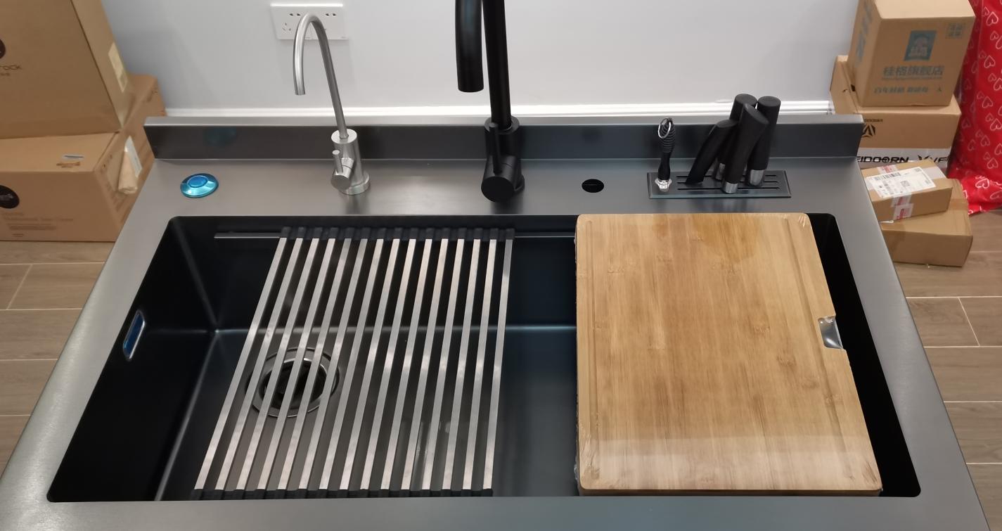 厨房空间小东西多,小米小厨宝有个过滤网装什么地方