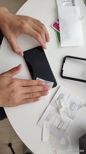 手机贴膜多种贴法,手把手教你手机贴膜新手一看就会