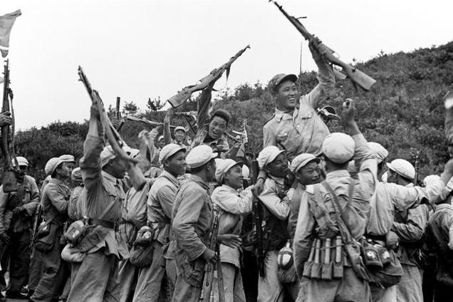 在朝鲜战争结束的第二年,有一艘载满了身穿国军军装士兵的轮船