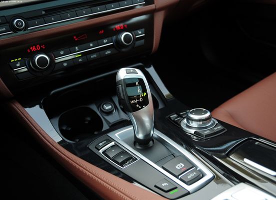 2022宝马5系瓦罐旅行版手动,30万左右宝马5系瓦罐