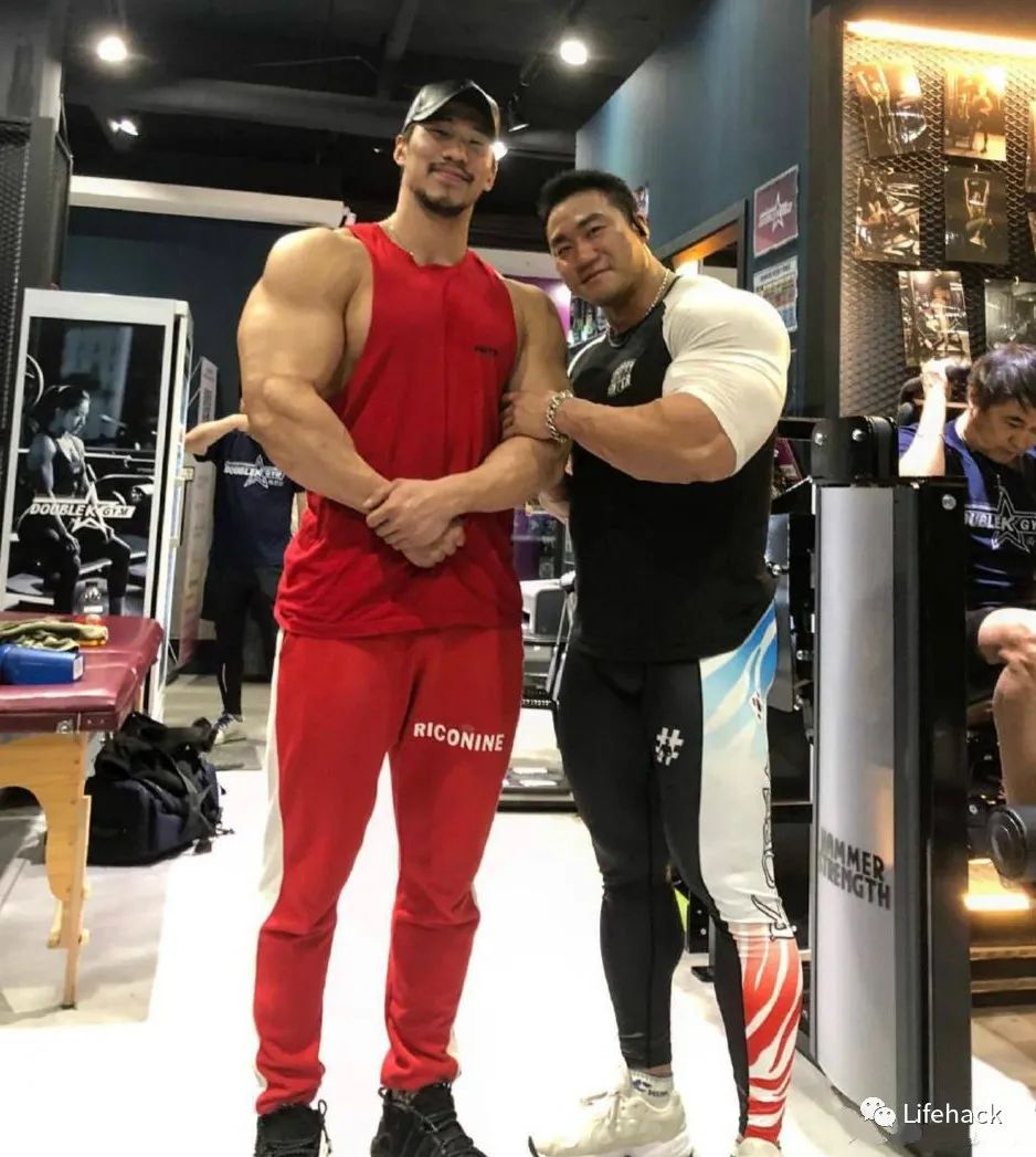 肌肉男女实力强啪，帅翻整个健身圈