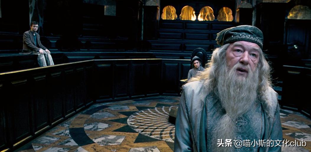 哈利波特：都是被学校开除，为什么纽特可以保留魔杖，海格不行？