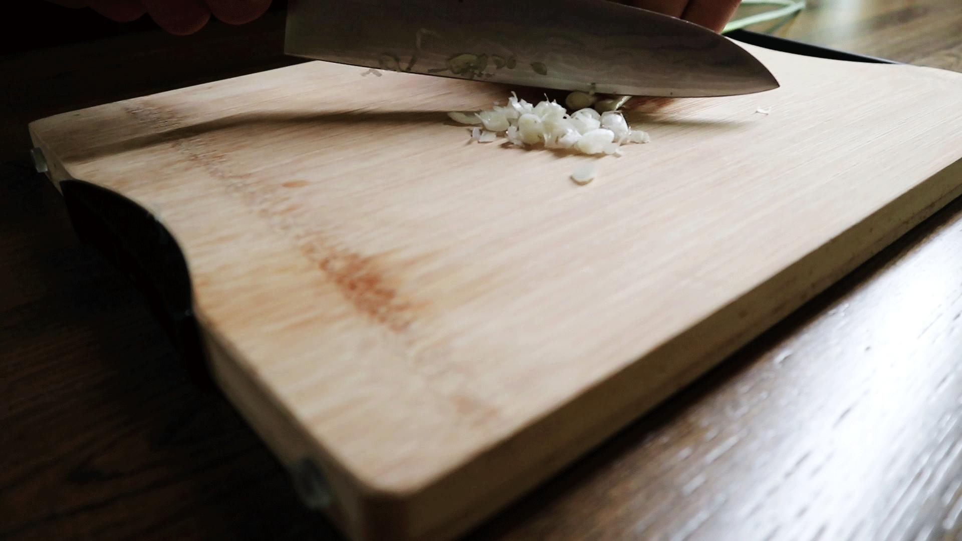 红烧带鱼怎么做简单好吃不粘锅,红烧带鱼煎鱼不粘锅的正确方法