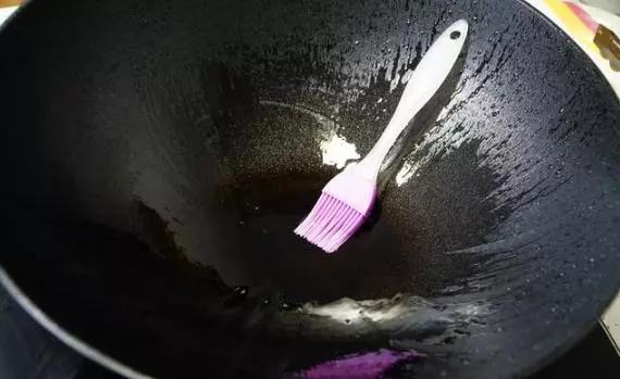 开锅之后还是生锈粘锅,铁锅开锅之后还会粘锅生锈吗