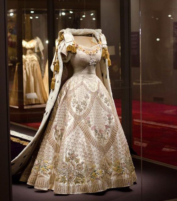 女王轻奢高定礼服,英国女王伊丽莎白连衣裙