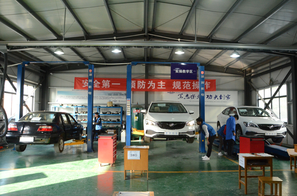 德国考官监考、毕业生供不应求，泰州这所学校的汽修专业“火”了