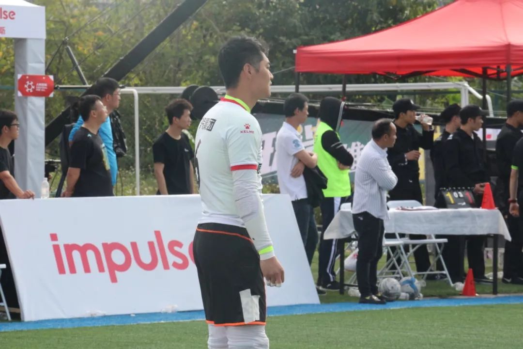 三五好友一起运动一起流汗,五人制足球赛基本战术规则