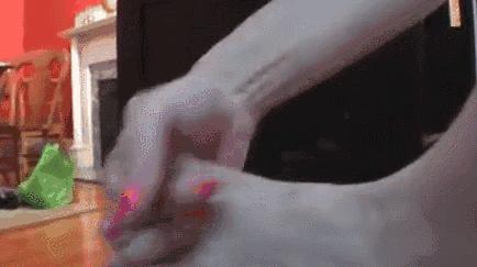 冬天脚跟干裂又起皮怎么办,冬天脚跟干裂起硬皮擦什么保湿好