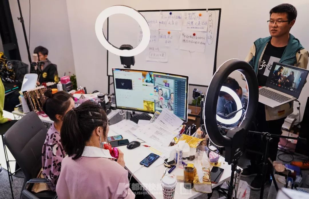 每天收十几件快递,每天收200单快递