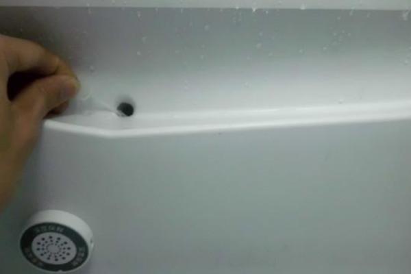 无霜冰箱排水口在哪里,无霜冰箱排水口结冰