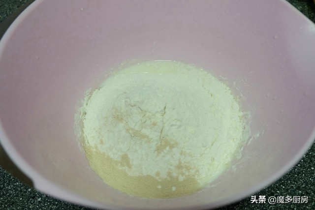 自制披萨的超简单做法,自制披萨最简单的方法