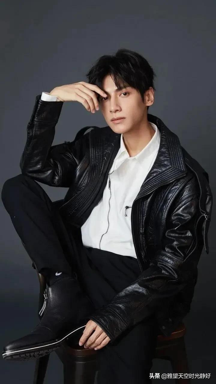 男明星西装穿搭夏季帅气,男士明星皮衣西服外套搭配