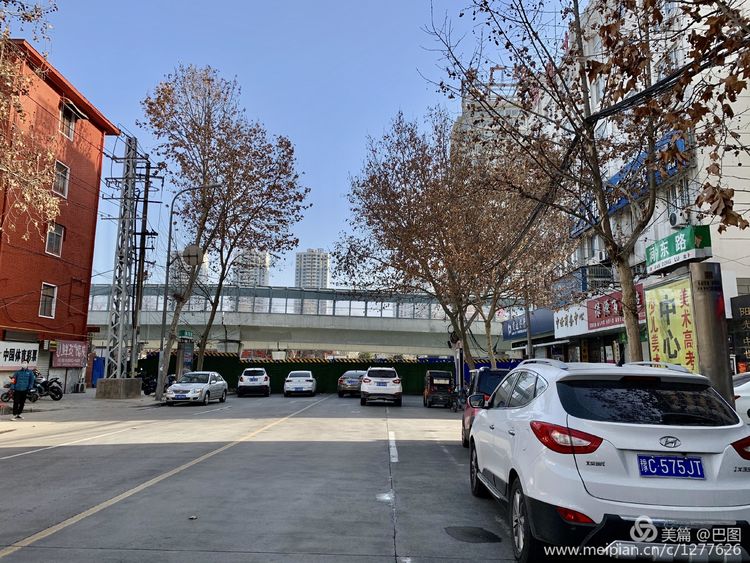 上阳宫到百货楼,疫情下逛西工,期待小街锅贴,王城广场听戏