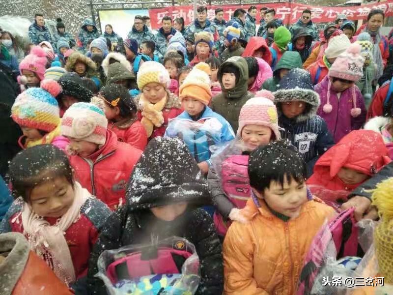 情暖杨崖集，乐动健身温暖山区送大爱