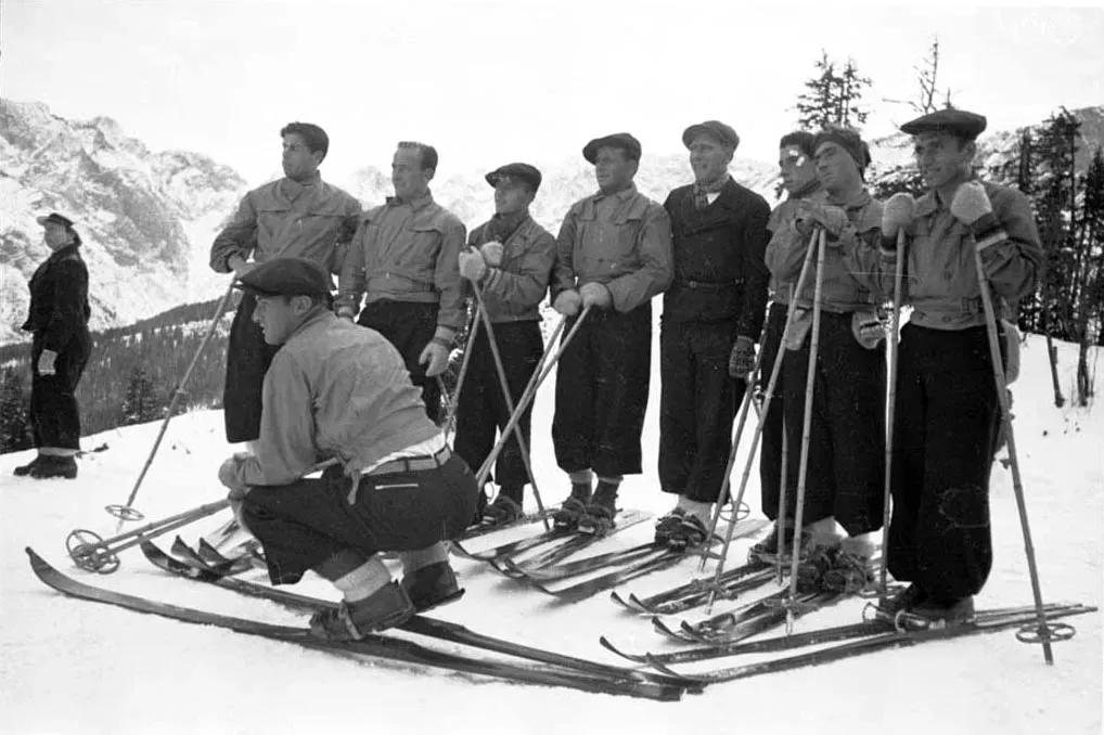哪一年中国冬奥会会徽亮相,历届冬奥会冬残奥会会徽