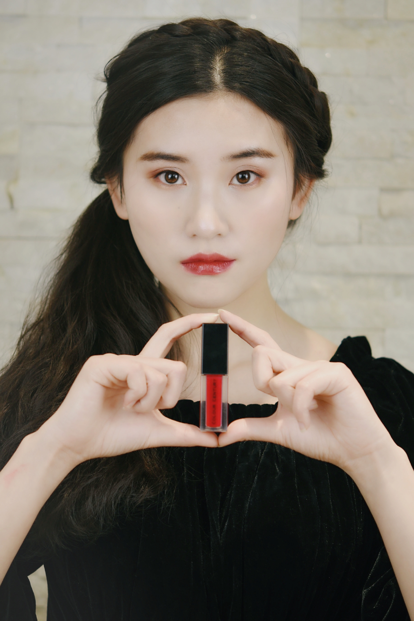 只卖一个色号唇釉哑光,唇釉99元一支