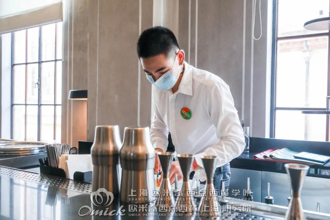 毕业生潘澄弘|在外滩十八号工作，是什么样的体验？