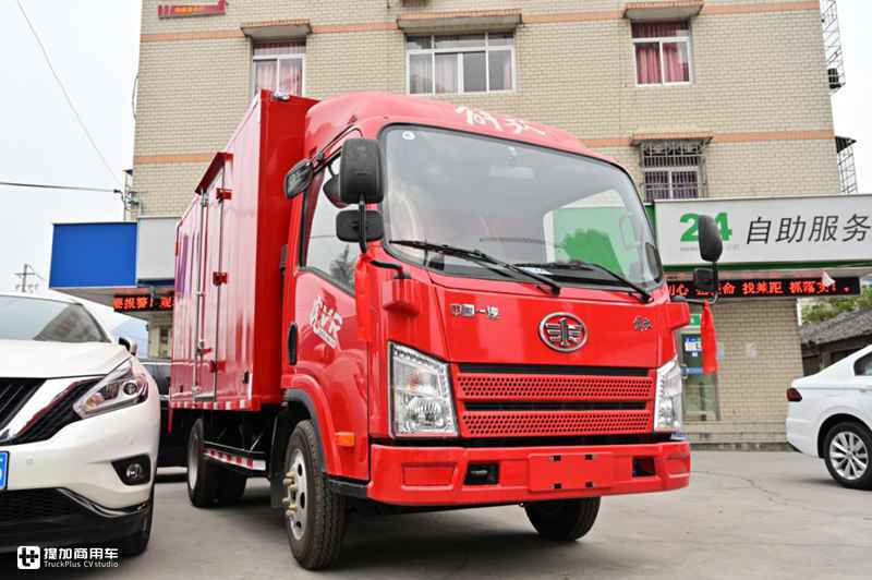 微卡车身轻卡的载重，窄体驾驶室内外都是亮点，这辆解放轻卡火了