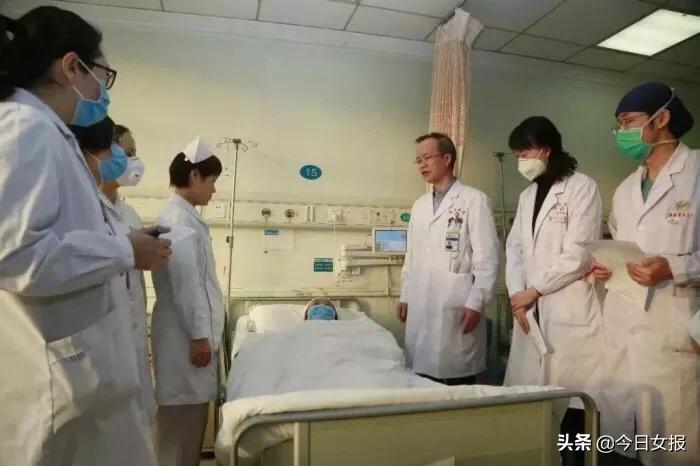 中国首例女儿移植妈妈子宫,中国首例试管婴儿的孩子