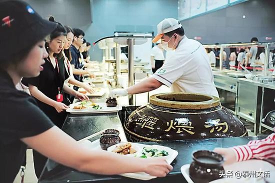 大公司食堂探秘：京东美食城、阿里未来餐厅、网易“猪厂”