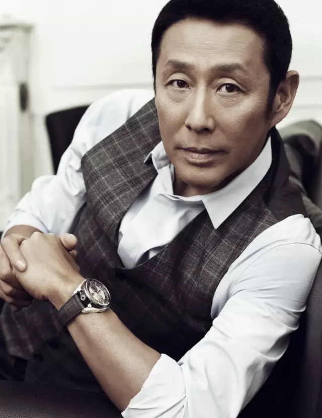 在气质上,42岁的靳东、46岁的郭德纲,都不敌64岁的陈道明