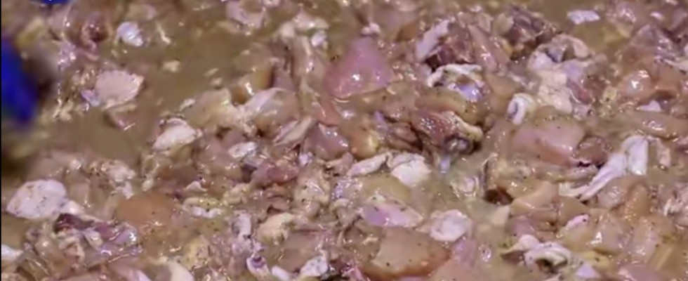 西安小伙卖炸鸡一天能卖20000元,河南小伙卖炸鸡多少钱一斤