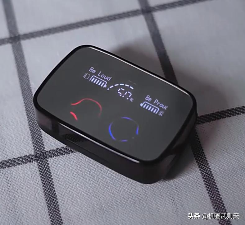 别再吹Airpods无敌，小米价耳机才真猛，显示电量还能照明