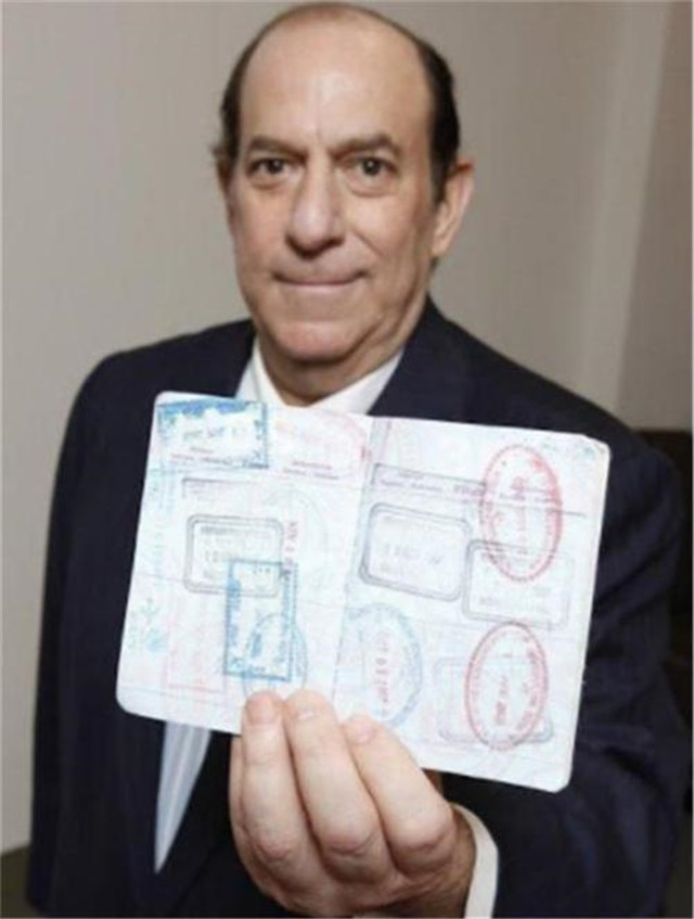 男子25万买无限次飞机票,男子花25万买终身机票