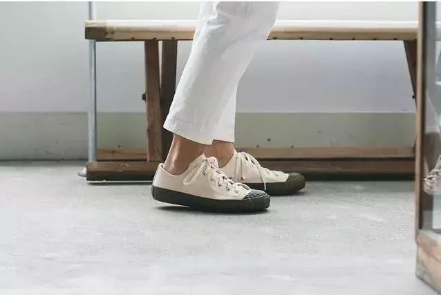 匡威帆布鞋好还是vans好,帆布鞋匡威vans