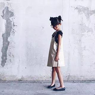 9岁小姑娘滑板视频,9岁滑板女孩