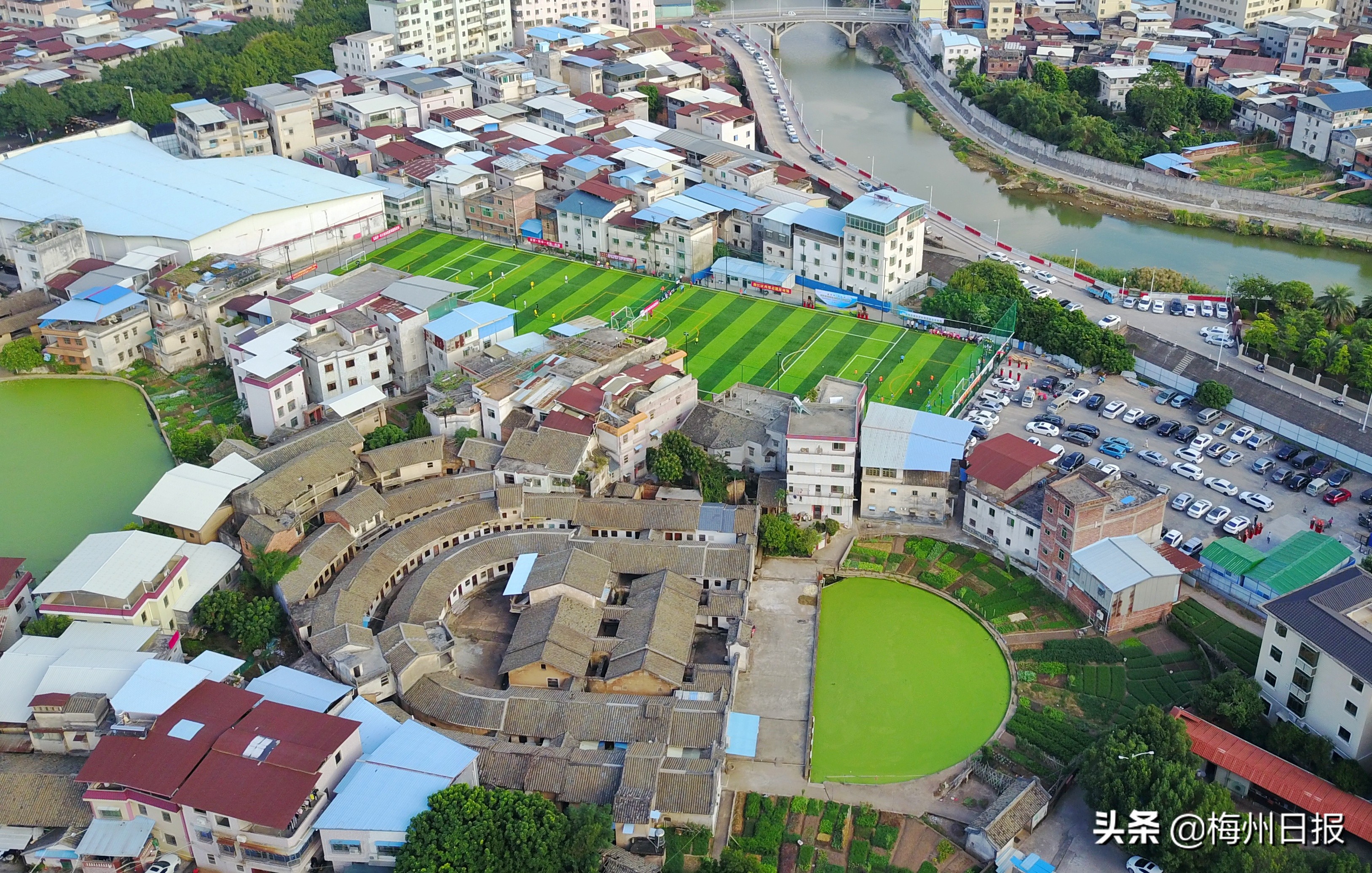 梅江区专业足球场,梅江区西郊智能足球场