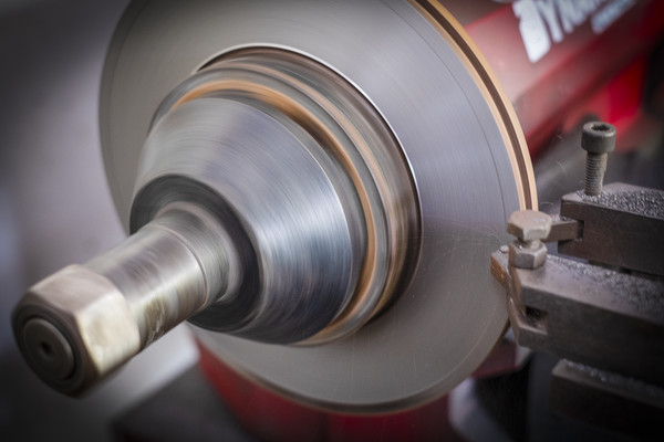 汽车不振的原因及解决方法,汽车不震怎么回事