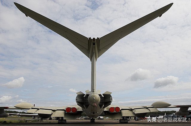 英国v型轰炸机,英国三神轰炸机