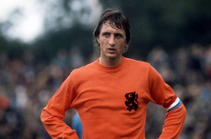 身穿橙色球衣的足球大师们！从克鲁伊夫到斯内德，绽放的郁金香