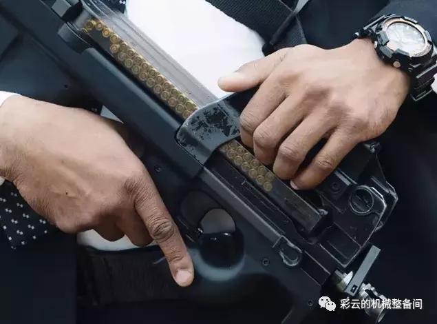 说到PDW你首先想到的就是它——比利时P90单兵自卫*器武**