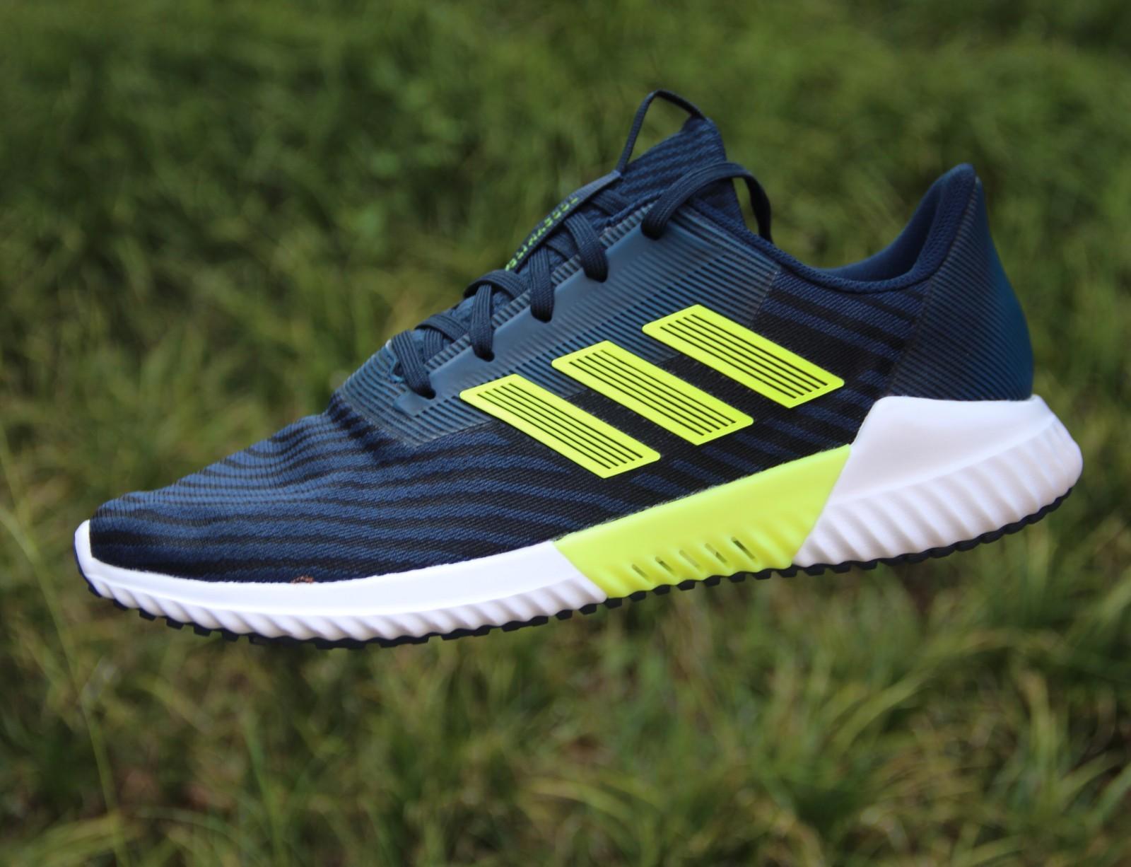 adidas清风跑鞋最新款,阿迪清风跑鞋讲解