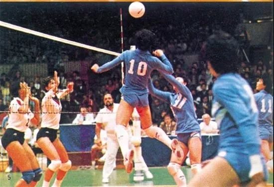 中国女排奋斗经历简短20字,排球运动简史中国女排