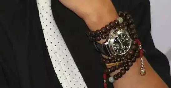 当手串遇上手表，怎么戴才帅气？