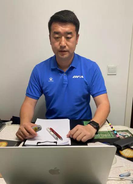 对话|他曾让日本人被中国足球折服,如今却甘愿在一所中学奉献自我