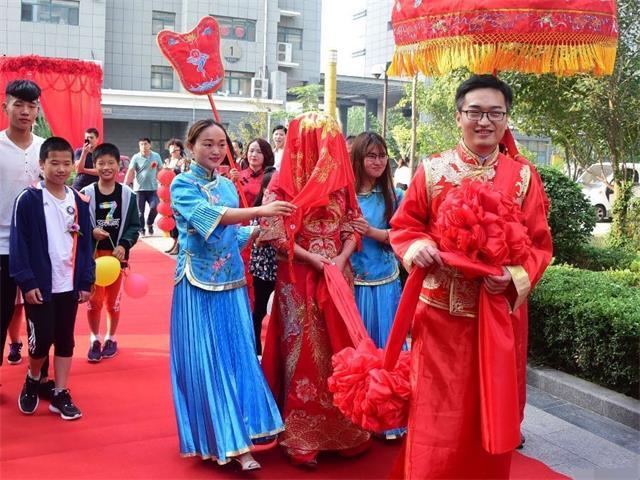 女儿嫁给凤凰男怎么办,女孩嫁给大叔骗彩礼