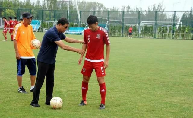 1972年徐根宝与阿尔巴尼亚赛后，受到周总理接见：你们踢得很好