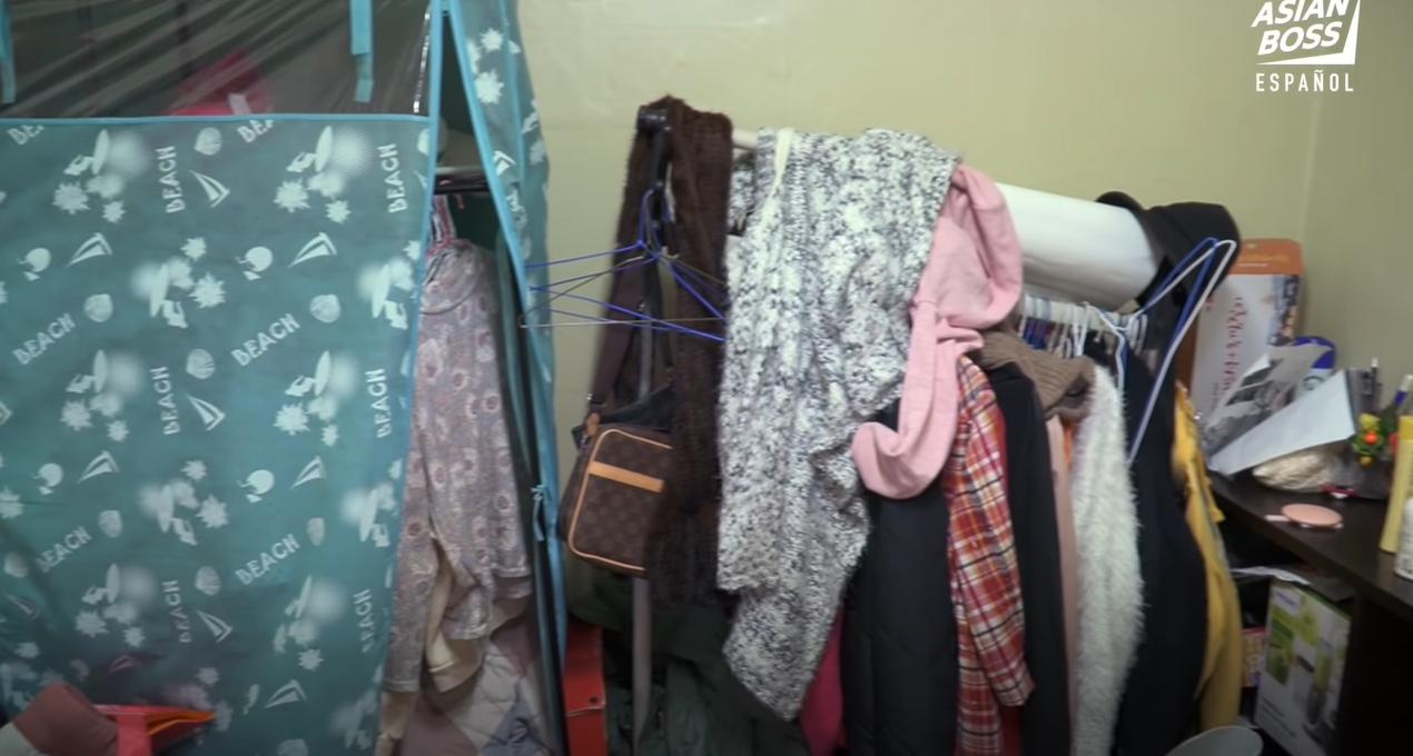 7旬老太太家里堆垃圾场,82岁老妇住地下室五年