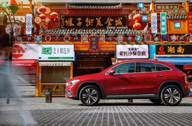 入门即豪华试驾奔驰全新gla200,新款奔驰gla200车型试驾视频