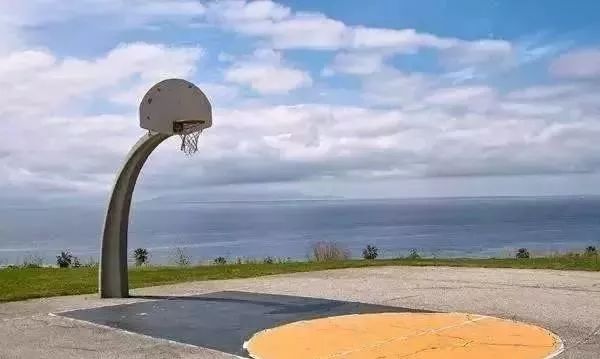 能在这种地方打一场球,是多少篮球狗的梦想