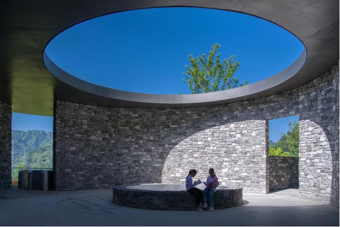 融创联合清华大学捐赠中益乡帮扶项目，探索乡村振兴长效共建模式