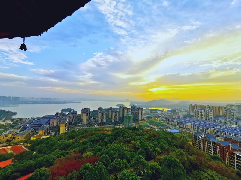 洞庭湖中一寺院举办“走禅路，忆初心原始禅修活动