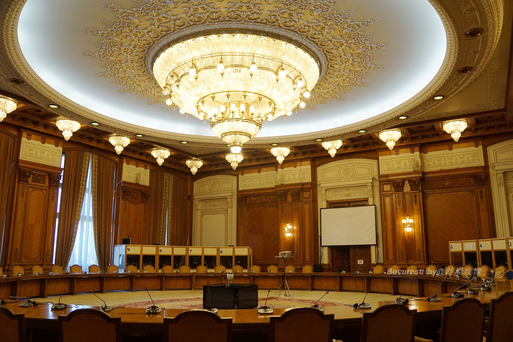 耗资100多亿的建筑里面非常壮观,耗资2亿最丑建筑